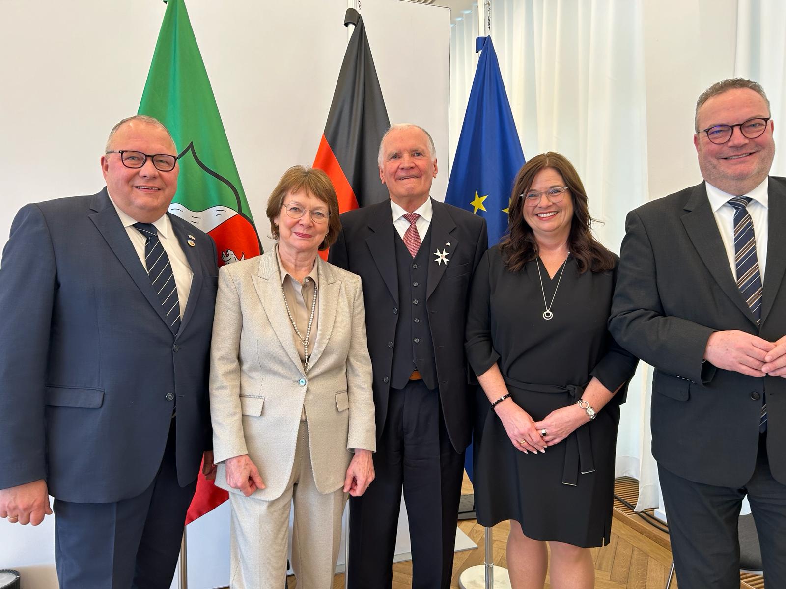 Gerhard Schulz erhält Verdienstorden des Landes NRW